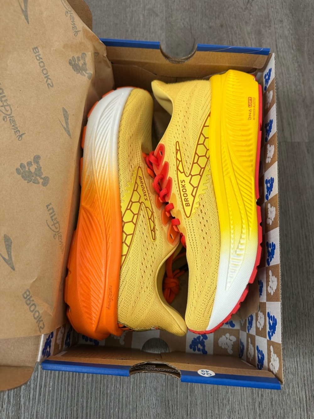 Run Disney Winnie the Pooh WTP Brooks Ghost 17